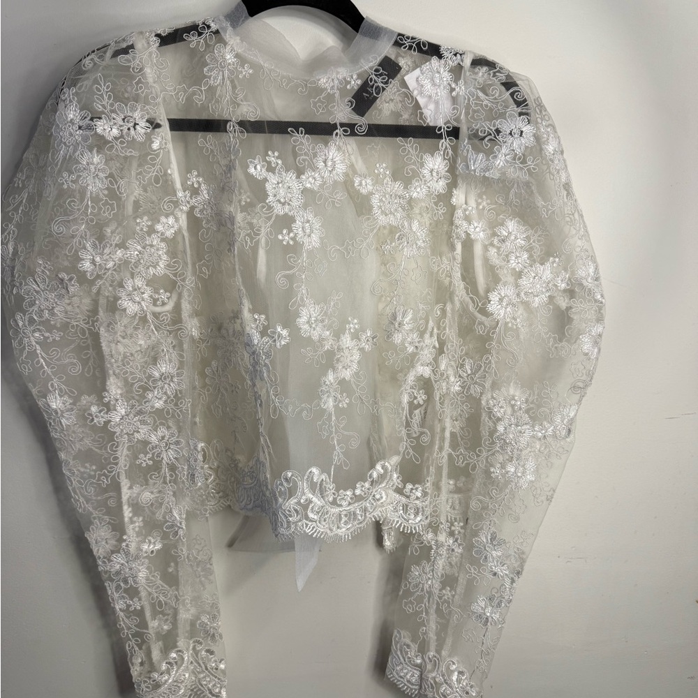 AKIRA Floral Lace Top in Cream